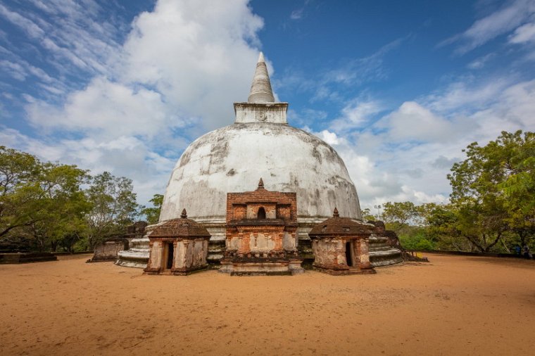 031 Polonnaruwa, kiri vehera.jpg